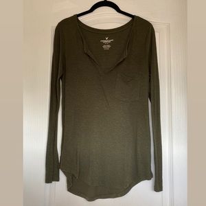 American Eagle Long Sleeve T-shirt